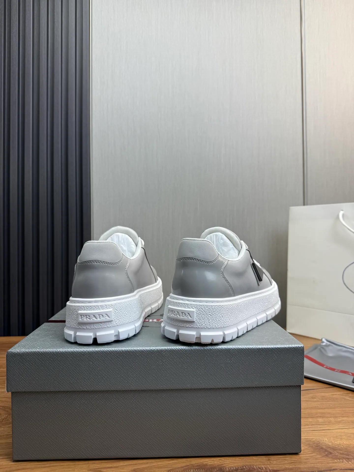 Men's shoes 💰580💰 [PRADA] Autumn and winter hot men's shoes shipped 👏Official website synchronized ⬆️Original fly-woven cowhide fabric + cowhide lining, 1⃣️:1⃣️reproduction, original sole, 38-45 (45. Customized, non-refundable)